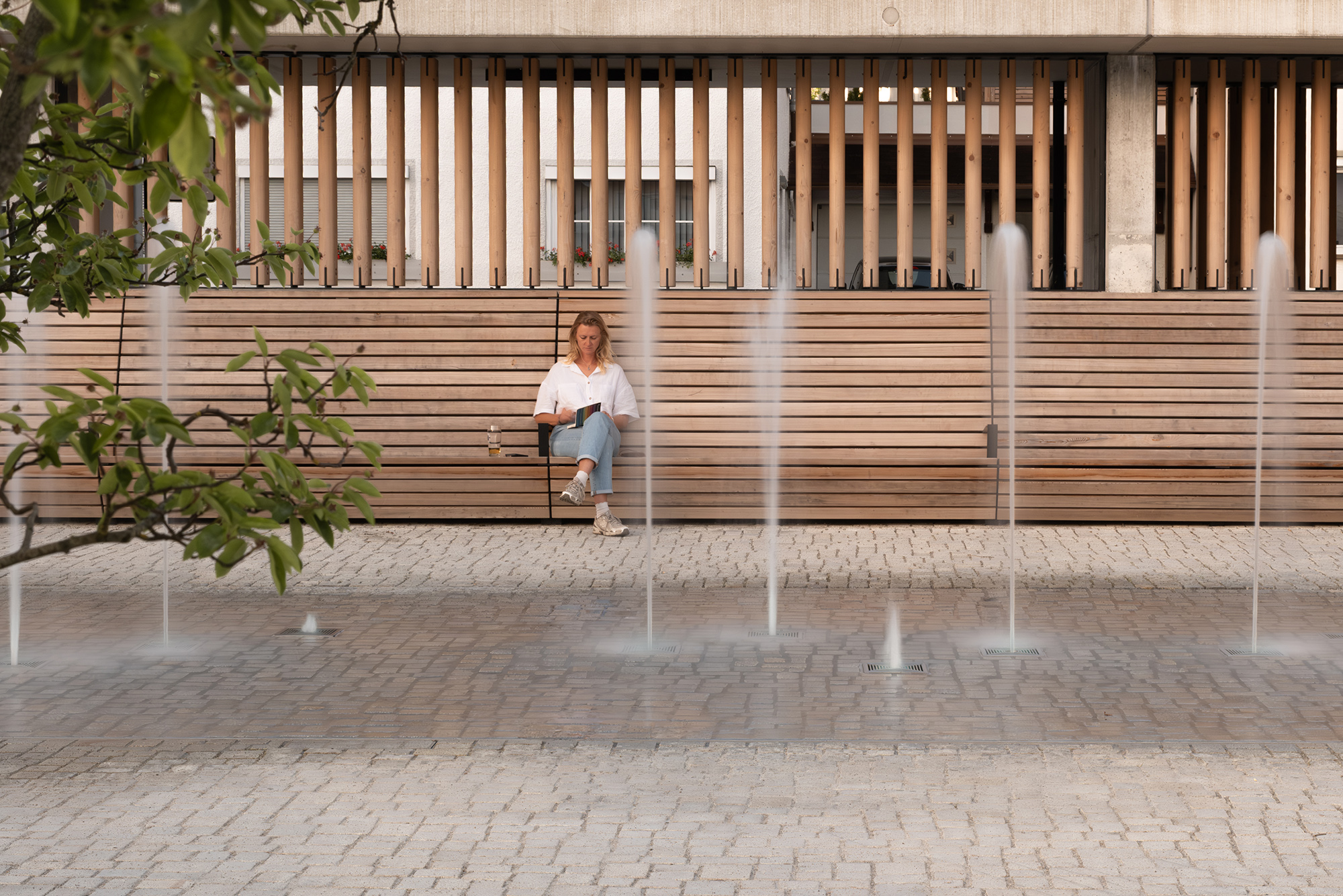 ALT_07_Sitzbank mit Wasserspiel